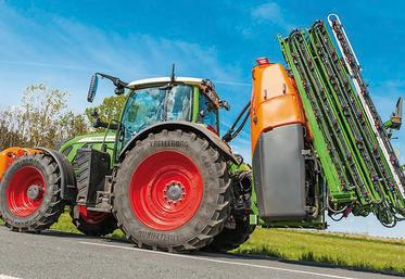 La cuve frontale d’Amazone peut contenir jusqu’à 1 500 l. Elle répond à une demande croissante des clients d’avoir  une plus grande capacité pour gagner en autonomie et en temps.