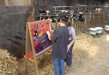 Un exemple de jeu proposés aux enfants lors des anniversaires à la ferme : il faut réussir à placer la queue de l’âne au bon endroit.