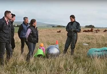 Pauline Garcia, comportementaliste animalier et éleveuse de 110 vaches Salers dans le Cantal.