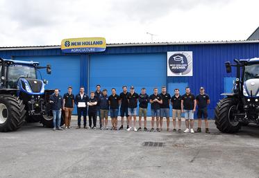 New Holland intervient auprès des élèves dès la seconde en seconde en présentant la marque, les métiers de l’agro-équipement et fait en sorte de les orienter vers la maintenance agricole.