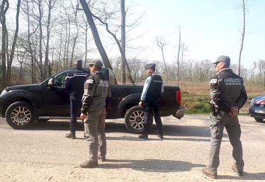 Parmi les missions des services départementaux de l’OFB, la mission de police est la plus importante et c’est aussi la plus visible. Elle chute, en revanche, ramenée  à l’échelle régionale et nationale.