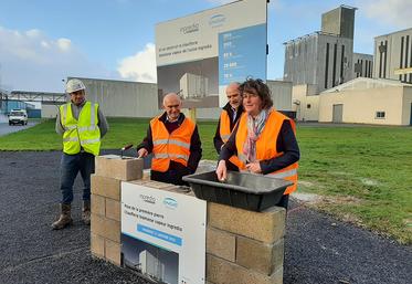 La pose de la première pierre d’une nouvelle chaudière biomasse a eu lieu le vendredi 13 janvier en présence du président de La Prospérite Fermière-Ingredia,  Serge Capron, sa directrice, Sandrine Delory, et le directeur général délégué d’Engie Solutions.
