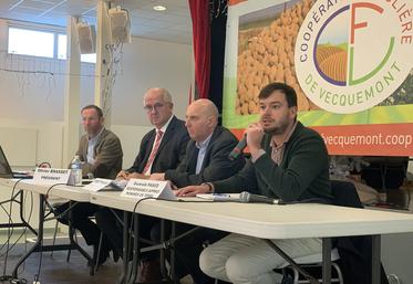 De dr. à g., Gwénolé Pasco et Patrick Poret, responsable des approvisionnements et directeur de l’usine Roquette,  présentaient leurs nouveaux prix 2023 à la coopérative féculière de Vecquemont (Olivier Brasset, son président, et Bruno Poutrain, son directeur). 