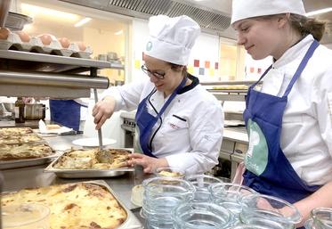 Dans le cadre de Coopérabio, des chefs de cuisine de restauration collective s’affrontaient lors de la Bio des chefs. Objectif : sublimer la viande bio. 