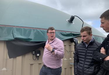 Quentin Thibaut présentait son activité de méthanisation lors d’une journée  installation des Jeunes agriculteurs. 