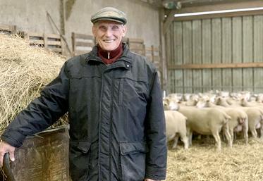 Jean-Yves Grognet ne connaît pas l’à-peu-près. Les rations de ses agneaux sont au gramme près. 