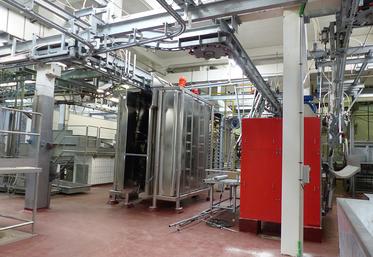 2 500 t devaient être abattues (65 % de porcs, 30 % de bovins et 5 % d’ovins). Une chaîne d’abattage de porcs et une autre pour les ovins toutes neuves avaient été installées. 