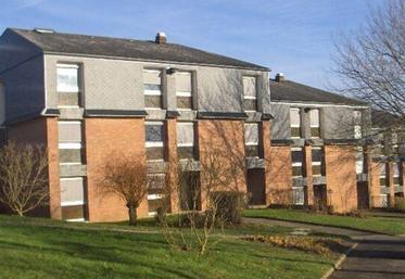 L’établissement dispose de quatre internats ouverts aux filles et aux garçons. Les étudiants peuvent être hébergés  à la résidence étudiante située en centre ville de Vervins. Cette résidence comprend 32 studios individuels meublés  et un parking privatif.