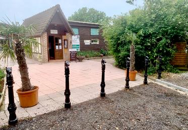 «On peut arriver chez nous à midi pour le déjeuner et repartir à 18h, après une après-midi détente : poney, balade, pétanque, concert…» 