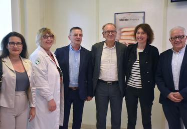 Le groupe italien Morato, acteur agro-alimentaire incontournable de la boulangerie industrielle, a officialisé l’acquisition du site Harry’s situé à Gauchy, près de Saint-Quentin le 16 mai en présence de Corinne Minot, sous-préfèt de Saint-Quentin, Angélique Daumain, responsable ressources humaines Morato Gauchy, Jean-Marc Weber, maire de Gauchy, Stefano Maza, PDG du groupe Morato, Frédérique Macarez, maire de Saint-Quentin et présidente de l'agglo du Saint-Quentinois, et Jean-Michel Bertonnet, vice-préside