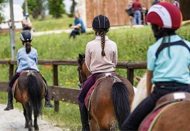 Les centres équestres et les poney-club vont retrouver le taux à 5,5 %  pour leurs activités.