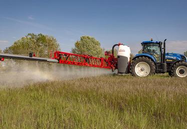 Sur le Tempo, l’agriculteur peut choisir à la commande la longueur des rampes, le nombre de sections et le nombre  de buses par section.