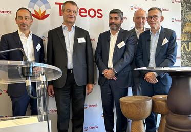 L’équipe de direction de Tereos entourant le président de son conseil d’administration, Gérard Clay.