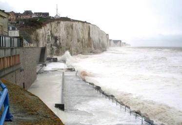 Engagé via diverses actions dans la défense du trait de côte contre les menaces qui pèse sur lui, le Syndicat mixte baie de Somme regrette une complexité des démarches qui entrave sa volonté d’agir et des compétences. 