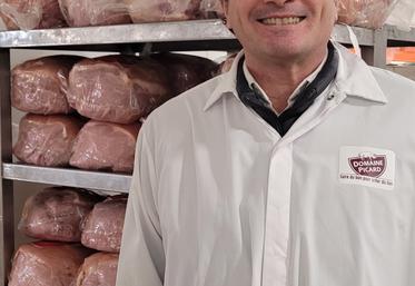 Vincent Finet est fier de présenter des produits du Domaine picard au Sia.