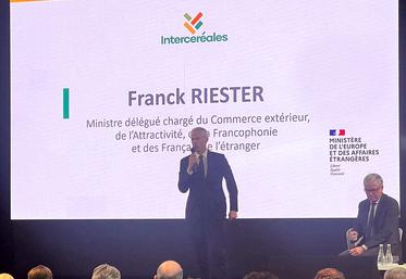 Franck Riester, le ministre délégué, chargé du Commerce extérieur, de l’Attractivité, de la Francophonie et des Français  de l’étranger a rappelé le 20 mars que la filière céréales française est un secteur d'activité est «crucial» pour la France  parce qu’elle est exportatrice.