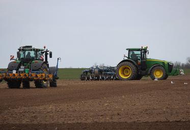 En 2023, les tracteurs standards et les moissonneuses ont tiré leur épingle du jeu dans le marché des machines agricoles,  sans que cela soit garanti pour les deux années à venir.