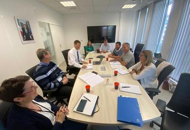 Les représentants agricoles n’ont pas manqué de rappeler le contexte de gronde du monde agricole qui a éclaté en début d’année, et de souligner les points qui étaient engagés et sont à présent en pause du fait de la carence gouvernementale. 