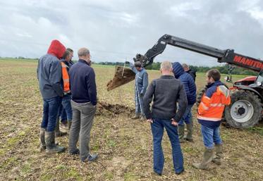 Interprétation d’un mini-profil 3D lors de la réunion sur le secteur de Candas.