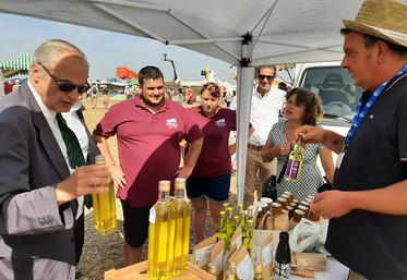 Le préfet de la Somme a passé une bonne partie de la journée accompagné des JA et de leurs partenaires sur le site de Plaine en fête, à l’écoute. 