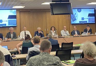 Les élus de la Chambre d’agriculture de la Somme réunis en session extraordinaire le 5 septembre ont listé une série de revendications et d’attentes vis-à-vis du nouveau gouvernement dont la nomination est attendue la semaine prochaine. 