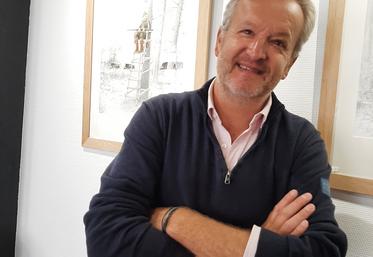 Artiste-dessinateur autodidacte, Thibault de Witte vit de sa passion  pour le dessin depuis bientôt dix ans. 