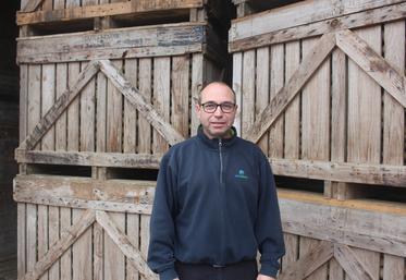 Vincent Lenoir et son frère continuent de multiplier des plants, mais en pomme  de terre de consommation depuis cette année. Ils en attendent une meilleure rémunération qu’en fécule.