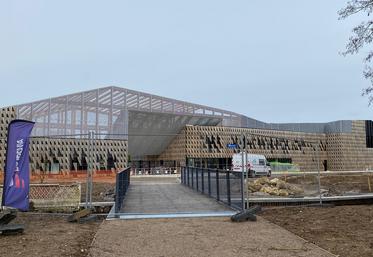 La nouvelle entrée du zoo se situe désormais sur le parvis entre le Faubourg de Hem et le parc de la Hotoie. 