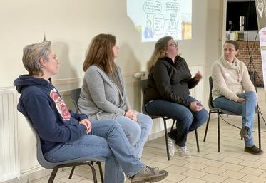 De gauche à droite, Laëtitia Brayelle, Mathilde Saillart, Alexandra Cannesson  et Camille Steil témoignent : pour «faire leur trou» en tant qu’agricultrices,  elles ont dû redoubler d’énergie. 
