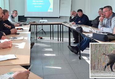 Les représentants des chasseurs ont présenté à ceux du monde agricole les moyens déployés par la fédération départementale des chasseurs pour contenir le développement de l’espèce «sanglier».