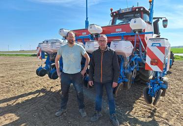Arnaud Cressent, agriculteur, président de la société de chasse d’Estrées-les-Crécy et Pierre Trunet, président de la Cuma d’Estrées-les-Crécy. 