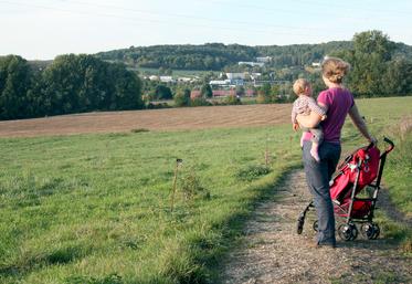 Pour de nombreux habitants, la campagne reste un lieu de vie apaisé, mais parfois isolé.