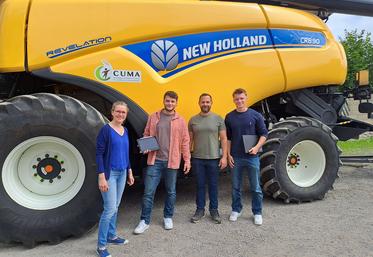 De gauche à droite, Adélie van Butsèle, présidente de la Cuma, Elliott Prévost, Matthieu Deroche, responsable opérationnel, et Lou Prévost.