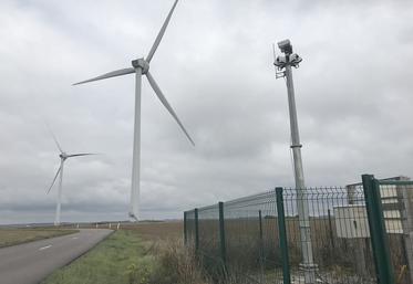 Le SDA est un dispositif technologique conçu pour détecter en temps réel la présence d’oiseaux à proximité des éoliennes, afin de réduire les risques de collision. 