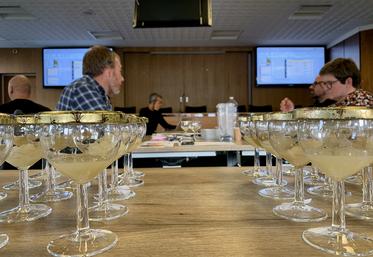 Les jurés de la commission d’examen organoleptique, qui aura lieu le 28 octobre, sont spécifiquement formés  à la reconnaissance d’un «vrai» miel de tilleul de Picardie. 