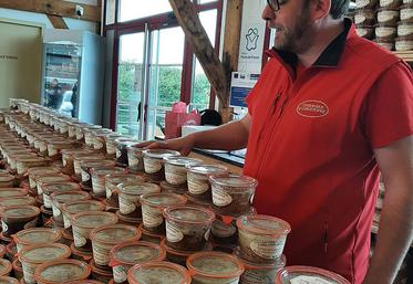 Simon Van Oost perpétue la tradition d’un approvisionnement local héritée  de ses parents pour ses recettes. 