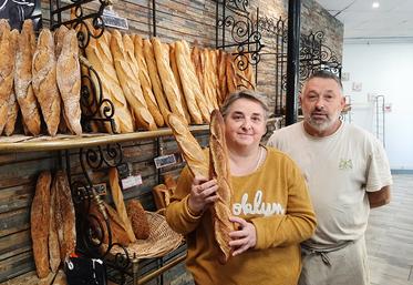 Installé avec son épouse à Villers-Bretonneux, Patrice Santune baisse ses prix  sur une partie de ses fabrications pour les rendre plus accessibles, sans rogner  sur la qualité. 