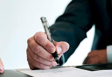 La Sasu permet au dirigeant  de prendre un statut de salarié  et c’est la seule forme juridique  qui permet à un créateur d’entreprise de se lancer seul tout en bénéficiant  du régime de sécurité sociale.