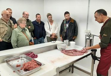 Une formation destinée à maîtriser les étapes de la préparation d’un morceau de gibier — ou d’une pièce entière selon les espèces — avant de passer à table pour déguster les préparations du jour.