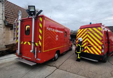 L'incendie d'un bâtiment d'élevage porcin à Robecq (62) ce jeudi 1er janvier 2026 a nécessité le déploiement d'importants moyens de lutte.