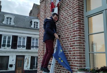 drapeau européen décroché à Oisemont