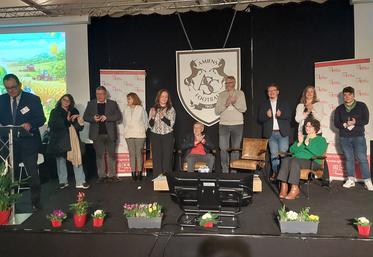 Toute l'équipe de l'Action agricole picarde, de gauche à droite, François Magnier, Maryline Depuille, Dominique Mistarz, Sylvie Desanlis, Margaux Bart, Dominique Gay, Vincent Fermon, Alix Penichou, Charlotte Thiébaut. Assis : Daniel Rigaux et Nicole Ouvrard.