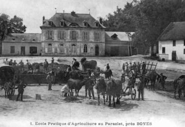 En 1886, le Conseil général acquiert une exploitation de 120 hectares au Paraclet. Son cheptel comportait environ 15 chevaux, 60 bovins et 250 ovins. 