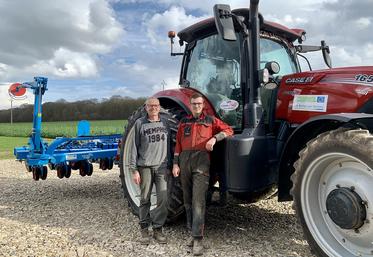 Vincent Lepers et Simon Pointel, président et salarié de la Cuma de Belloy-sur-Somme, ont la même optique de travail : «la communication avant tout». 