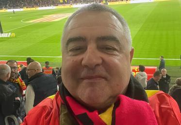 Pour ces agriculteurs supporters, concilier le travail à la ferme et les matchs du Racing Club de Lens est une priorité. 