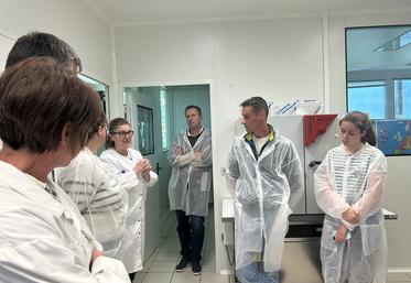 Le laboratoire d’analyses départemental de la Somme travaille avec de nombreux acteurs locaux : les éleveurs, les collectivités locales, le GDS Picardie, l’OFB,  la Fédération des chasseurs et bien d’autres.