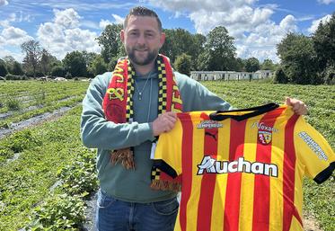 Pour ces agriculteurs supporters, concilier le travail à la ferme et les matchs du Racing Club de Lens est une priorité. 