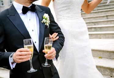 Au moment de leur mariage, les époux peuvent établir un contrat de mariage statuant sur leurs souhaits au cours  de leur vie maritale. 