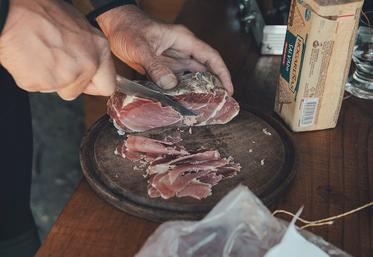 76 % des Français consomment du jambon ou de la charcuterie trois fois par semaine. 