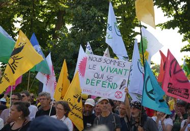 manifestation contre la loi d'urgence agricole